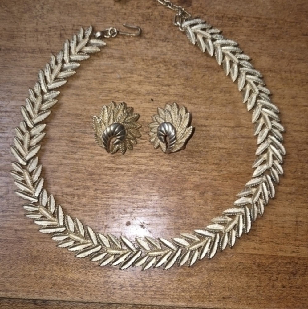 1960s Trifari Leaf Choker Necklace  Vintage Bundle